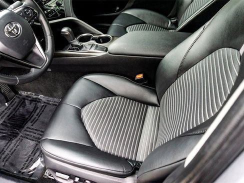 Used 2024 Toyota Camry SE image 14