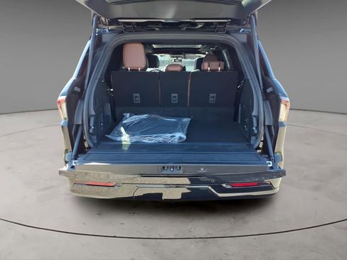 New 2026 Lincoln Navigator Reserve AWD/4WD image 8