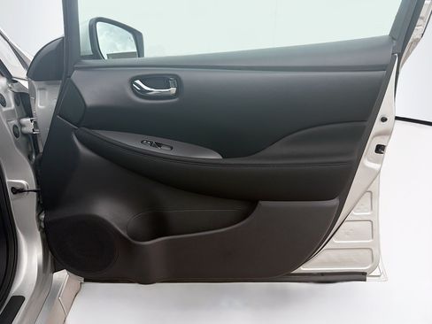 Used 2024 Nissan Leaf S FWD image 32