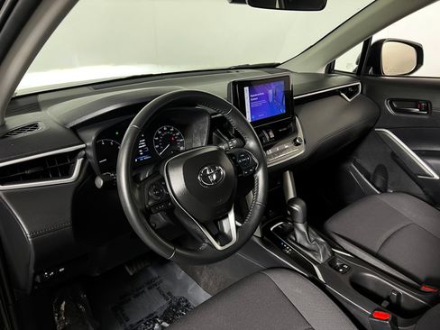 Certified 2025 Toyota Corolla Cross LE FWD image 12