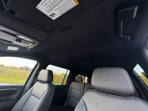 Used 2025 Chevrolet Suburban LT RWD image 28