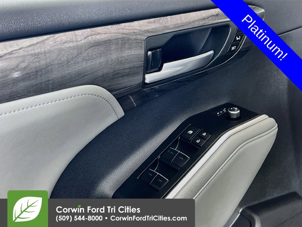 Used 2025 Toyota Highlander Platinum AWD/4WD image 11