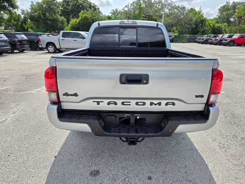 Used 2022 Toyota Tacoma SR AWD/4WD image 5
