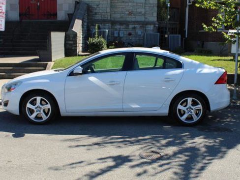 Used 2012 Volvo S60 T5 image 4