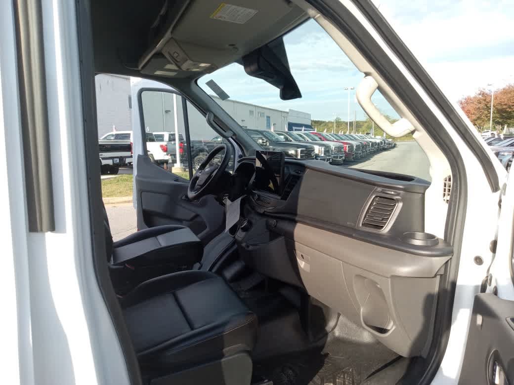 Used 2023 Ford E-Transit 148 High Roof Extended RWD image 26