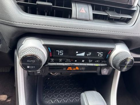 Used 2025 Toyota RAV4 XLE AWD/4WD image 19