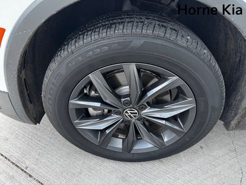 Used 2022 Volkswagen Tiguan SE image 8