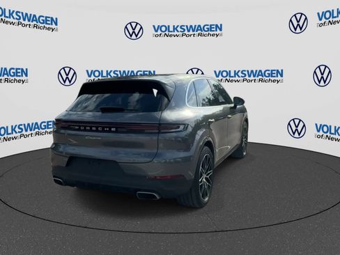 Used 2025 Porsche Cayenne AWD/4WD image 7