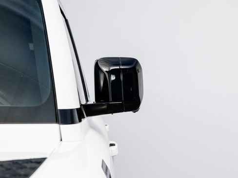 Used 2023 Land Rover Defender 110 X-Dynamic SE AWD/4WD image 8