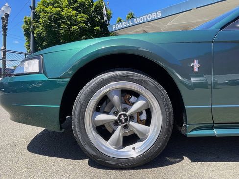 Used 2001 Ford Mustang Convertible RWD image 30