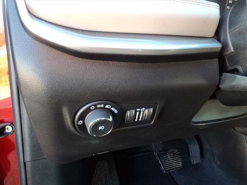 Used 2024 Jeep Compass Limited image 19