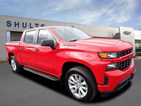 Used 2021 Chevrolet Silverado 1500 Custom image 3
