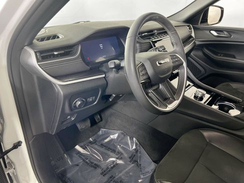 Used 2023 Jeep Grand Cherokee Altitude image 9