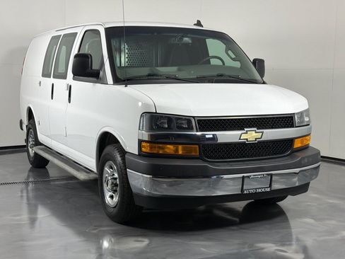 Used 2020 Chevrolet Express 2500 w/ Driver Convenience Package RWD image 3
