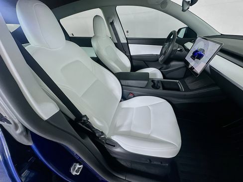 Used 2022 Tesla Model Y Long Range image 28