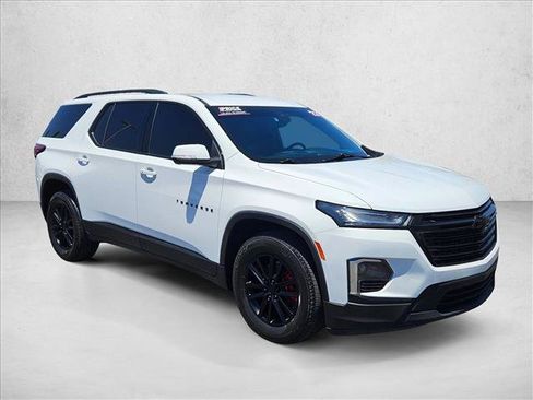 Used 2023 Chevrolet Traverse LT FWD image 3