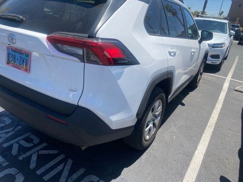Used 2019 Toyota RAV4 LE w/ Carpet Mat Package FWD image 5