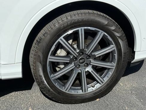 Used 2023 Audi Q7 2.0T Premium Plus w/ Premium Plus Package AWD/4WD image 29