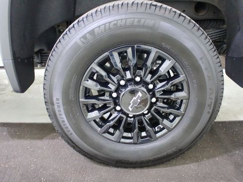 Used 2024 Chevrolet Silverado 2500 LT w/ Z71 Sport Edition image 18