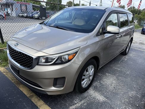 Used 2016 Kia Sedona LX w/ Option Group 020 FWD image 2