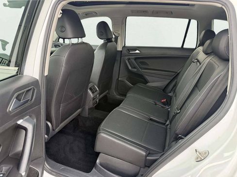 Used 2020 Volkswagen Tiguan SE w/ Panoramic Sunroof Package AWD/4WD image 11