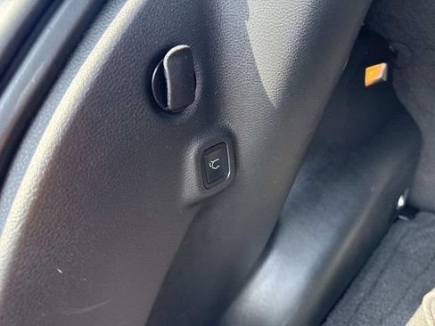 Used 2022 Jeep Compass Limited w/ (RED) Package image 9