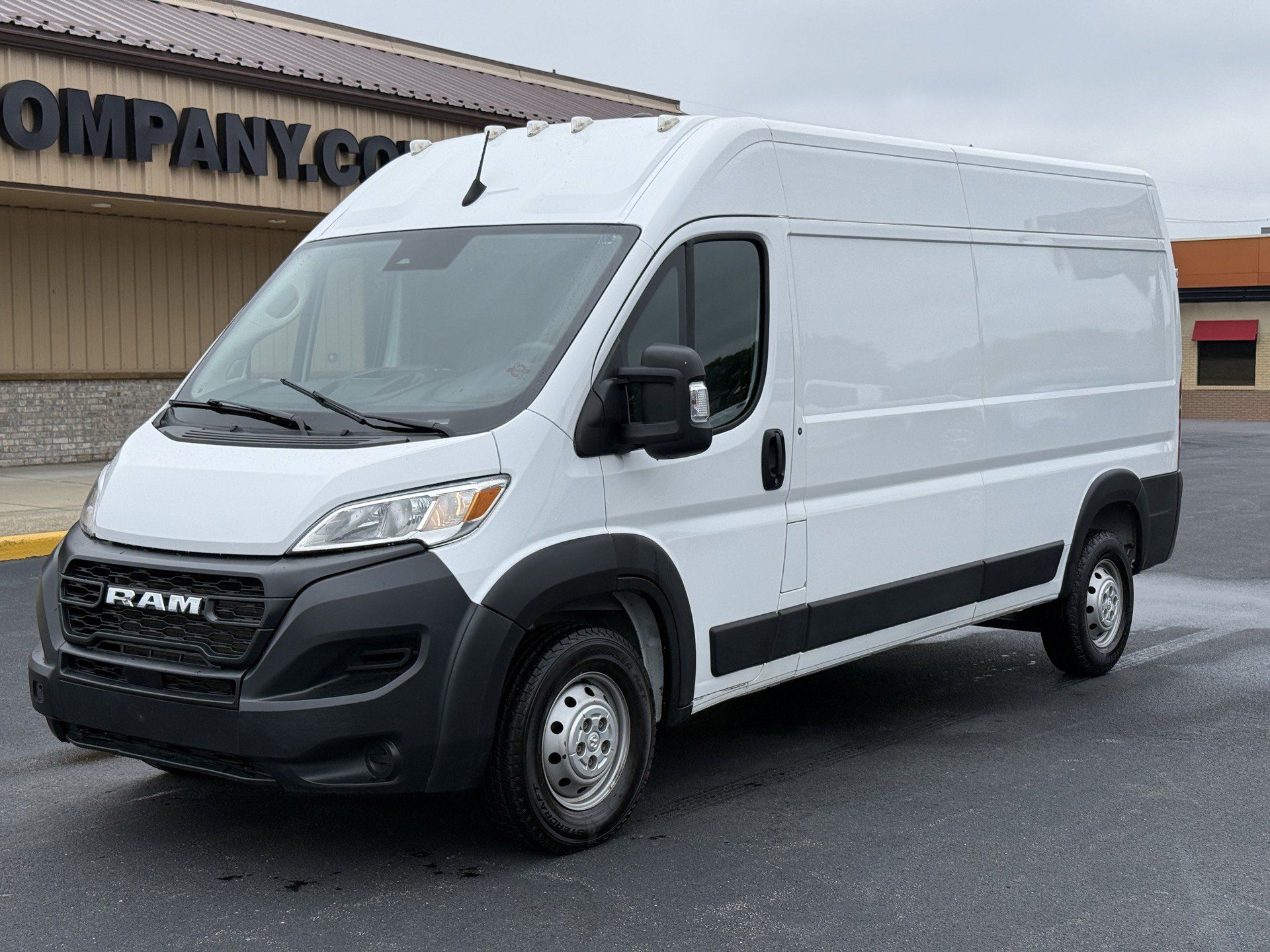 Used 2023 RAM ProMaster 2500 FWD image 3