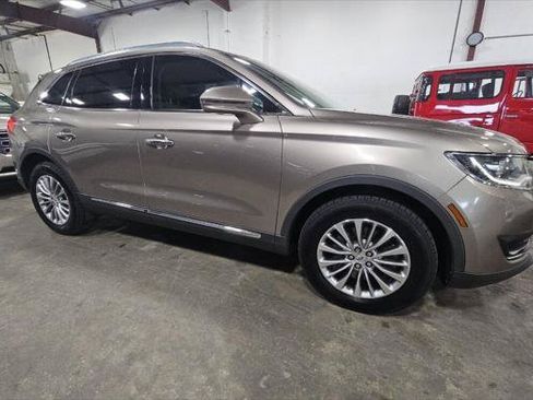 Used 2018 Lincoln MKX Select w/ Select Plus Package AWD/4WD image 4