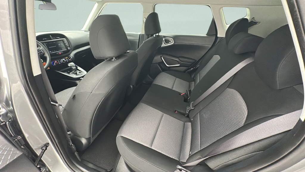 Used 2025 Kia Soul LX w/ LX Technology Package FWD image 10