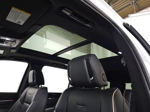 Used 2022 Cadillac Escalade ESV Sport AWD/4WD image 18