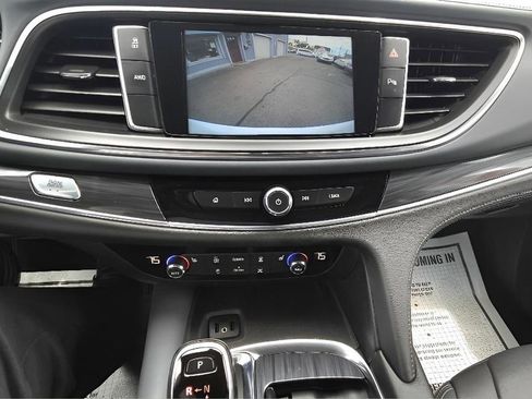 Used 2018 Buick Enclave Essence AWD/4WD image 16