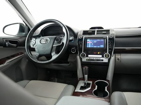 Used 2012 Toyota Camry XLE w/ Leather Pkg FWD image 10