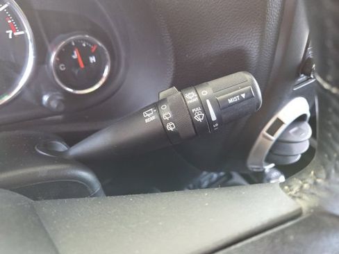 Used 2015 Jeep Wrangler Unlimited Sahara w/ Connectivity Group AWD/4WD image 42