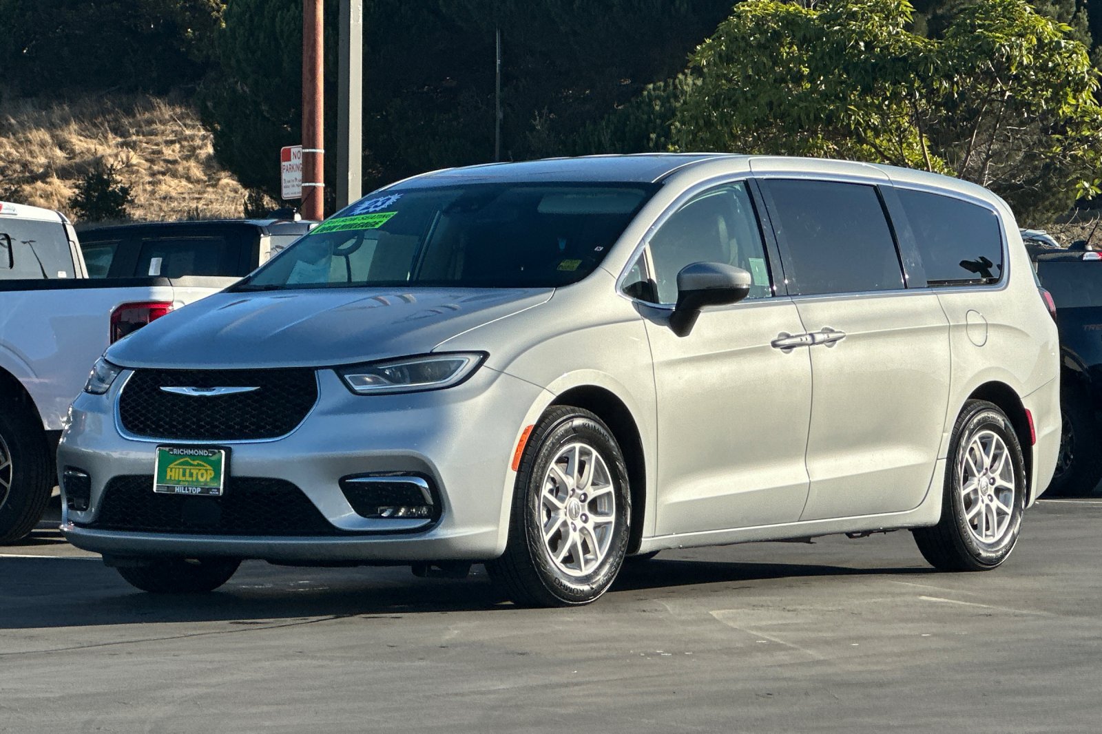 Certified 2023 Chrysler Pacifica Touring-L FWD image 8