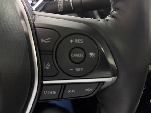 Used 2022 Toyota Camry XLE image 18