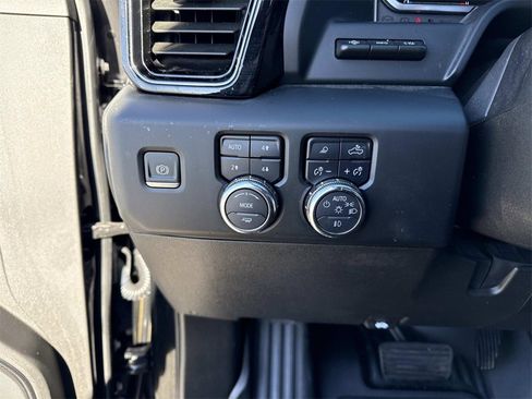 Used 2024 GMC Sierra 2500 AT4 w/ AT4 Premium Plus Package image 12