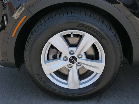 Used 2023 Kia Sorento LX FWD image 10