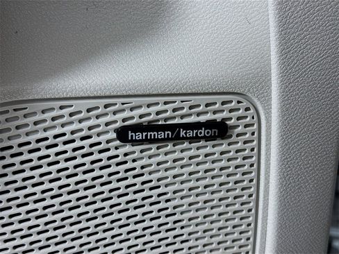 Used 2022 Chrysler Pacifica Limited image 23