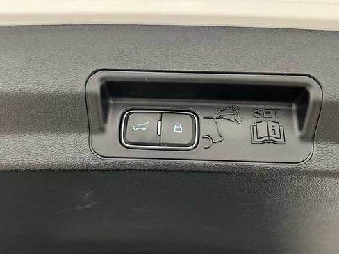 Used 2023 Ford Explorer Limited image 16