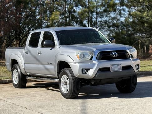 Used 2014 Toyota Tacoma PreRunner w/ SR5 Package image 3