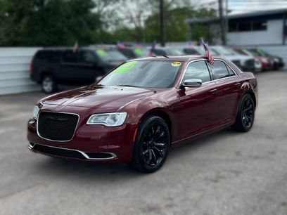 Used 2018 Chrysler 300 Touring w/ Chrome Appearance Package
