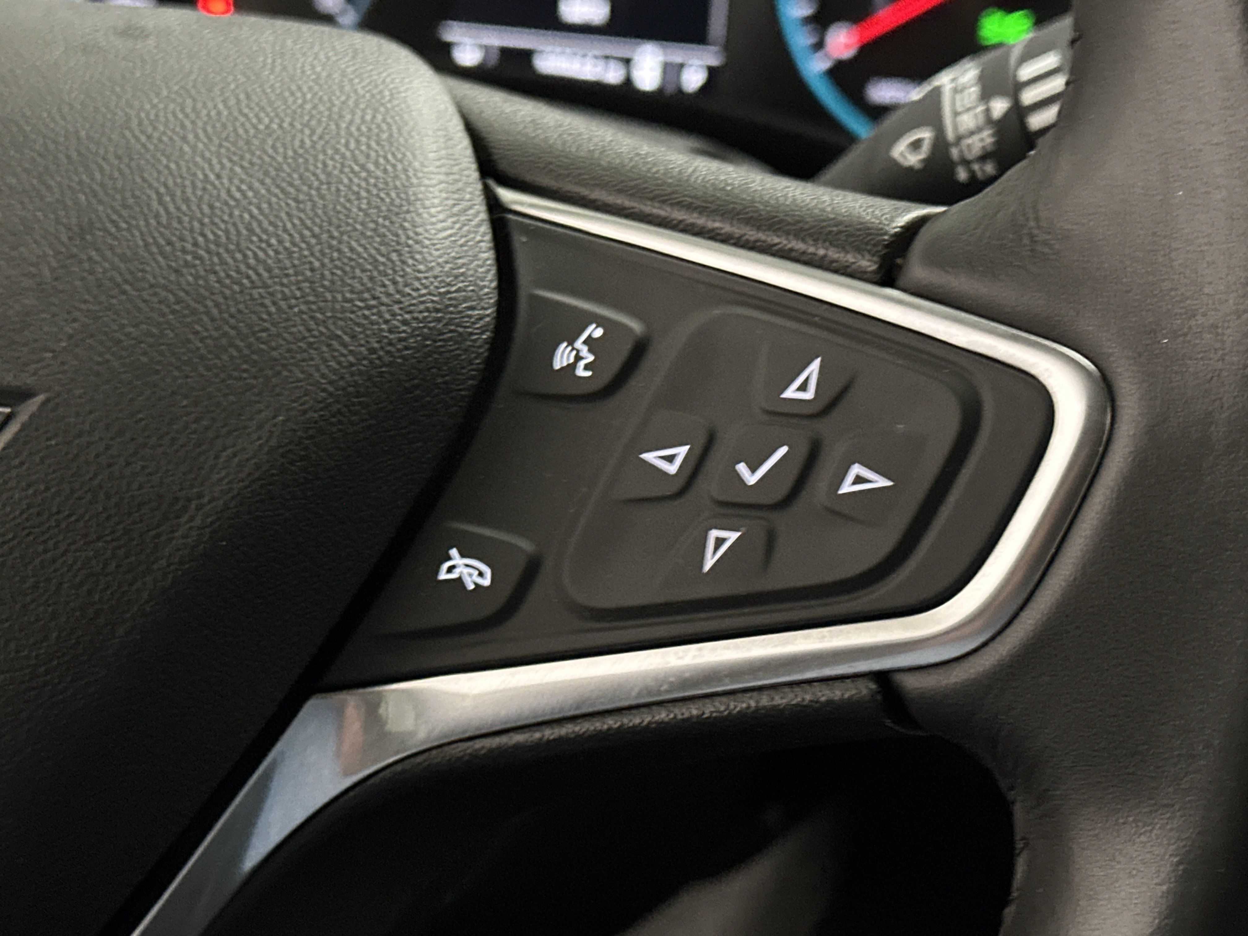 Used 2018 Chevrolet Equinox LT AWD/4WD image 28