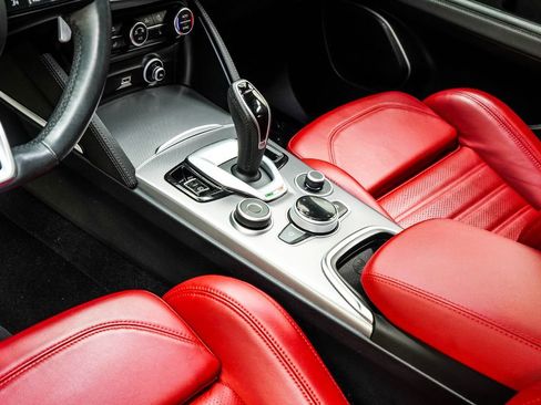 Used 2023 Alfa Romeo Stelvio Veloce image 20