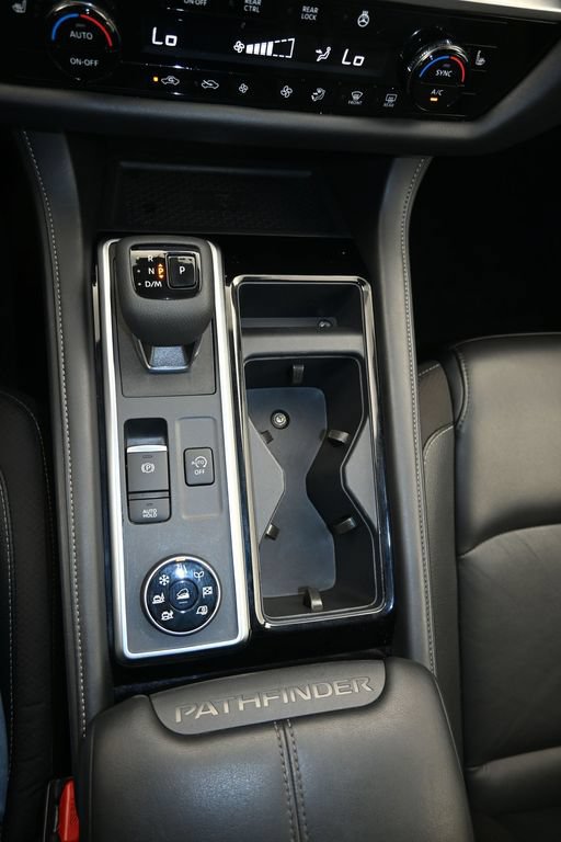 Used 2025 Nissan Pathfinder SL AWD/4WD image 18