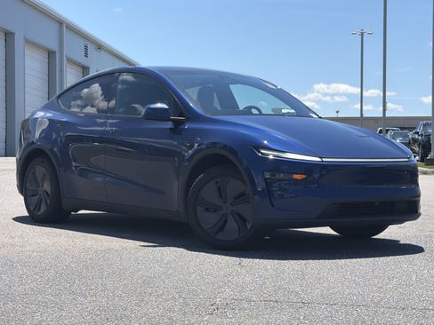 Used 2026 Tesla Model Y 2WD image 2
