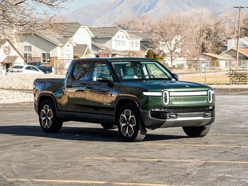 Used 2023 Rivian R1T Adventure image 3