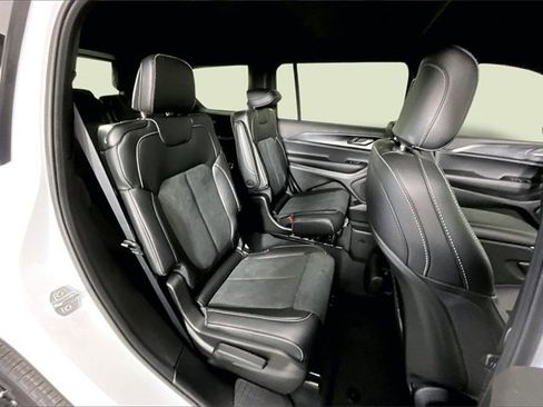 New 2025 Jeep Grand Cherokee L Altitude image 11
