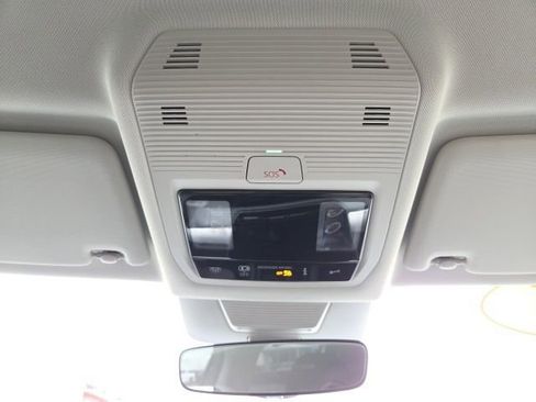 Used 2025 Volkswagen Tiguan S image 19