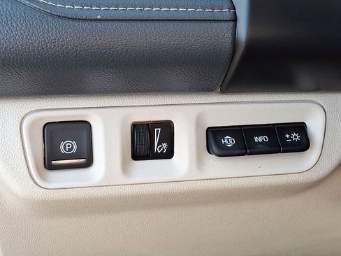 Used 2022 GMC Acadia Denali w/ Denali Ultimate Package image 18