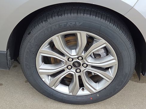 Used 2024 Ford Edge Titanium image 7